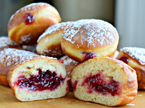 sufganiyot-lead_picmonkeyed